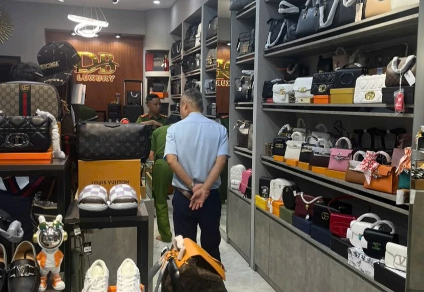 kinh doanh hàng hiệu.jpeg