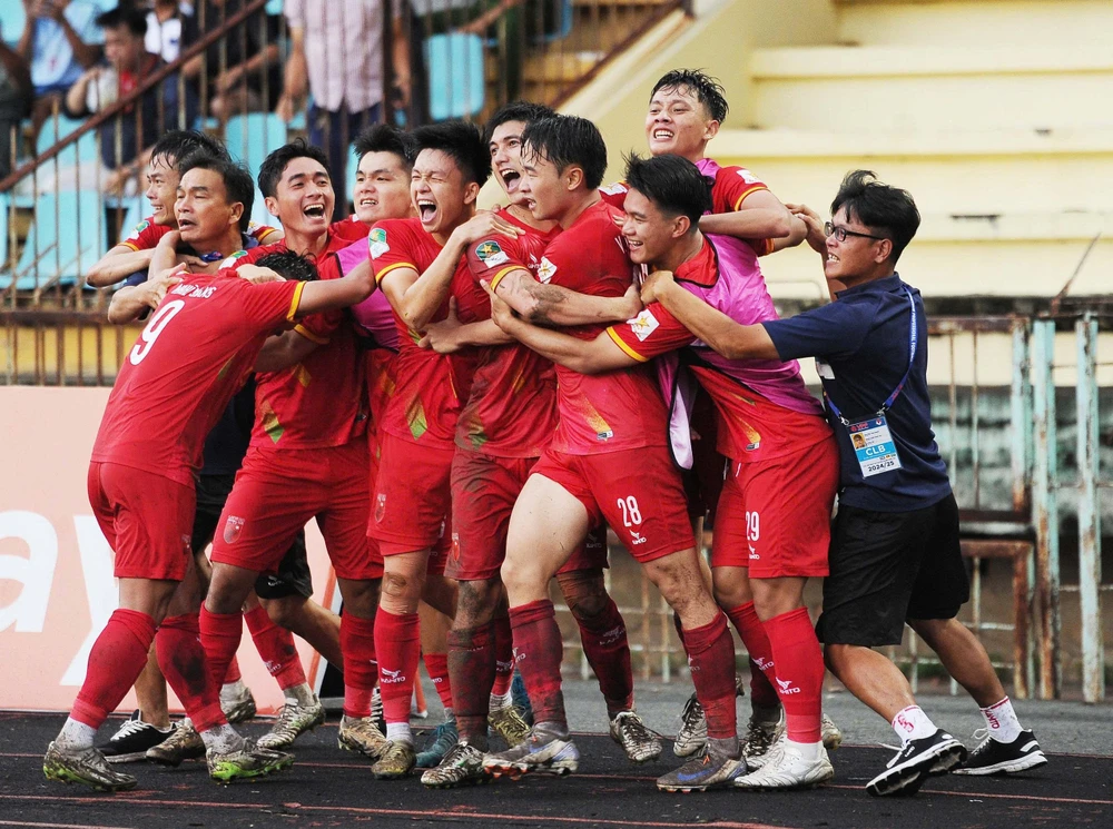 đội bóng Long An 5.jpg