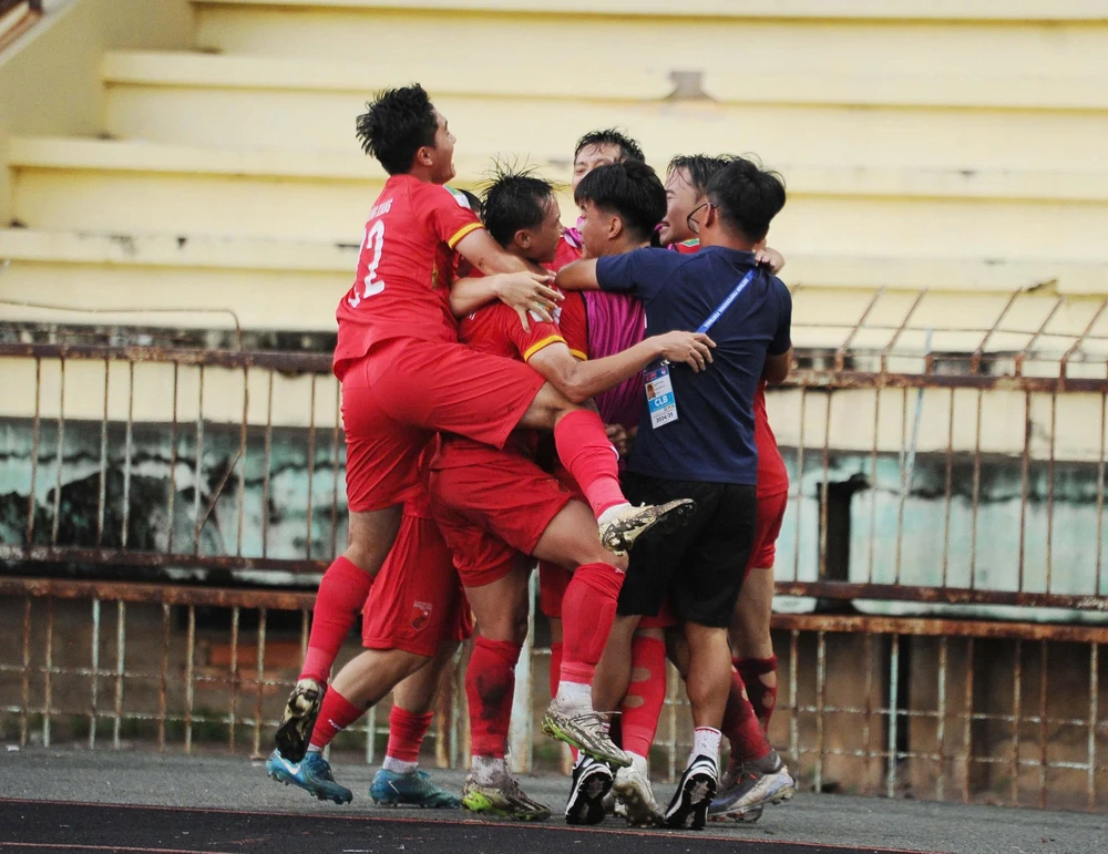 đội bóng Long An 7.jpg