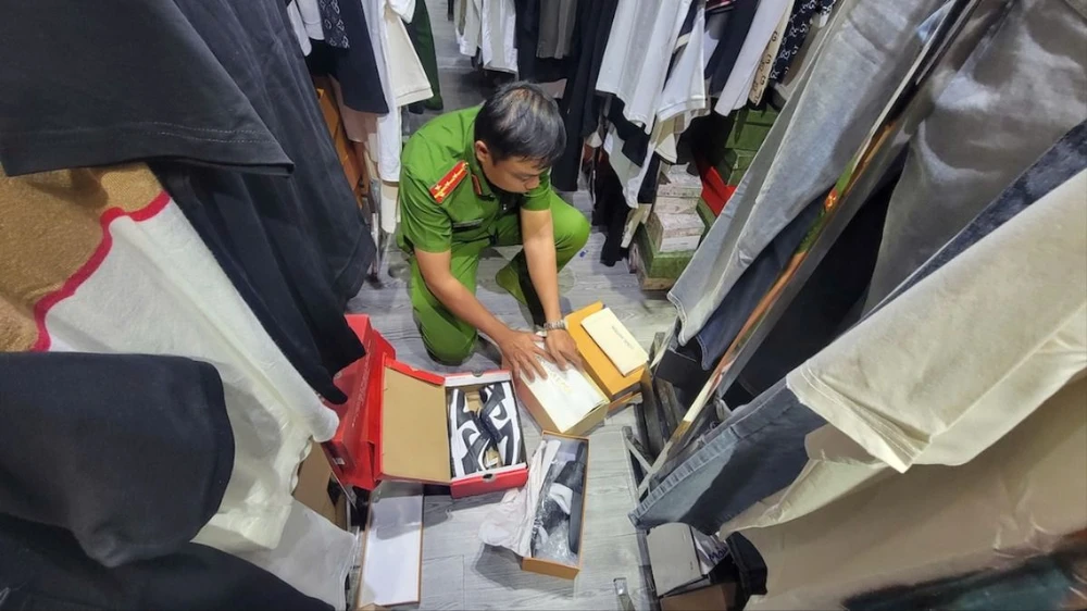 hàng hóa không rõ nguồn gốc .jpg