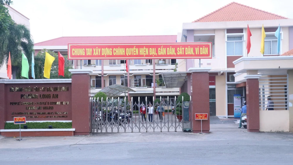 Phường Long An - nơi đặt trung tâm hành chính của tỉnh Tây Ninh rất đông người dân đến làm thủ tục hành chính. Ảnh: HD