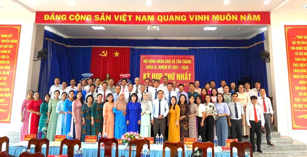 Kỳ họp lần thứ nhất của HĐND xã Tân Thành thành công tốt đẹp. Ảnh: TM