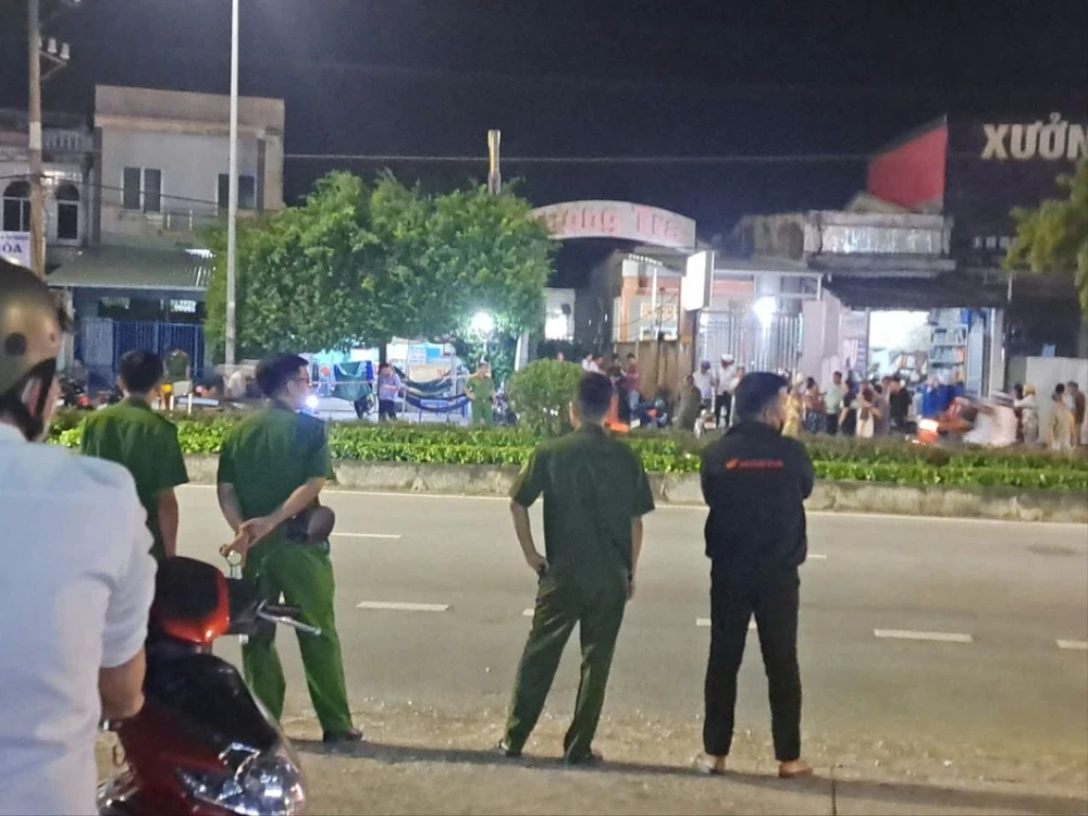 Nữ chủ quán cà phê.jpg