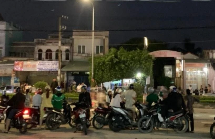 Nữ chủ quán cà phê.jpg