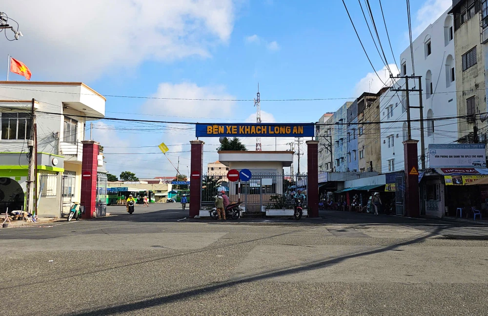 xe buýt rượt đuổi.jpg