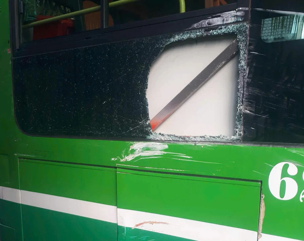 xe buýt rượt đuổi.jpg