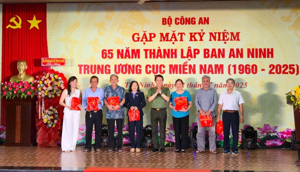 Ban An ninh Trung ương Cục miền Nam 1.jpg