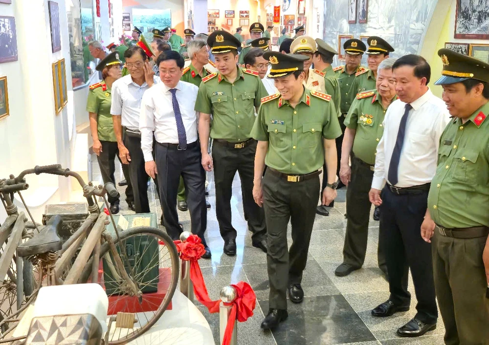 Ban An ninh Trung ương Cục miền Nam 2.jpg