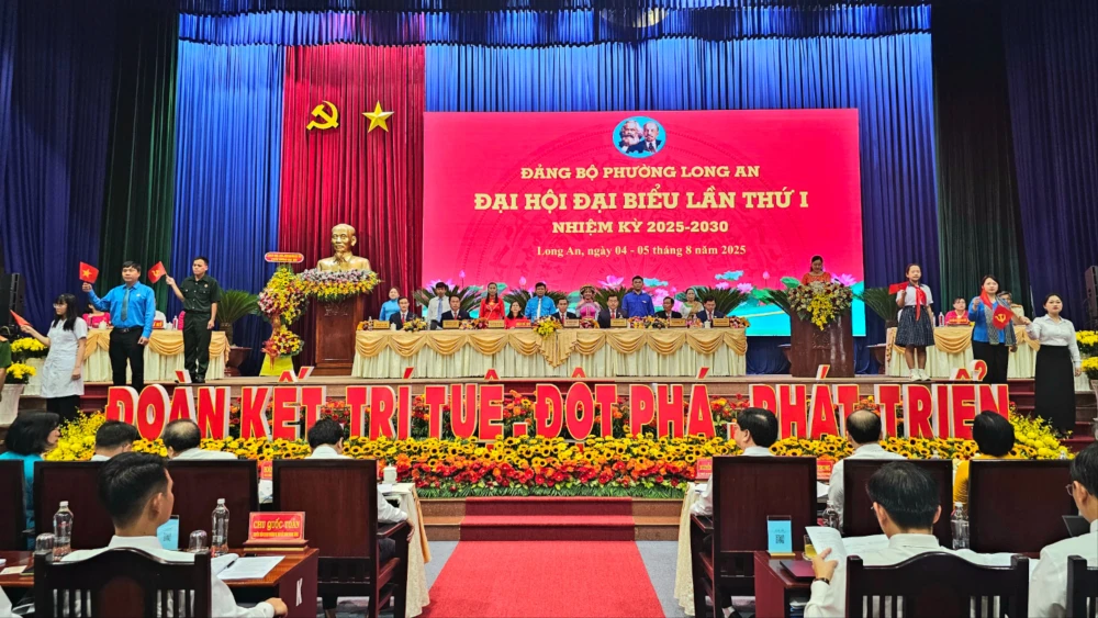 Bí thư Đảng bộ.jpg