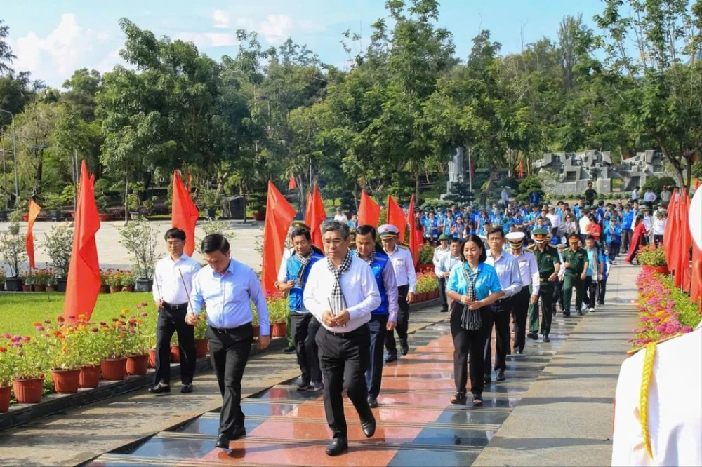 Đoàn công tác TP.HCM.jpg