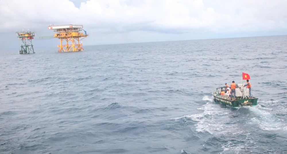 Nhà giàn DK1 1.JPG