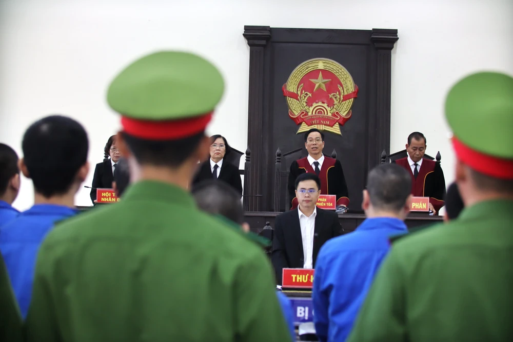 cướp thuốc lá lậu 2.JPG