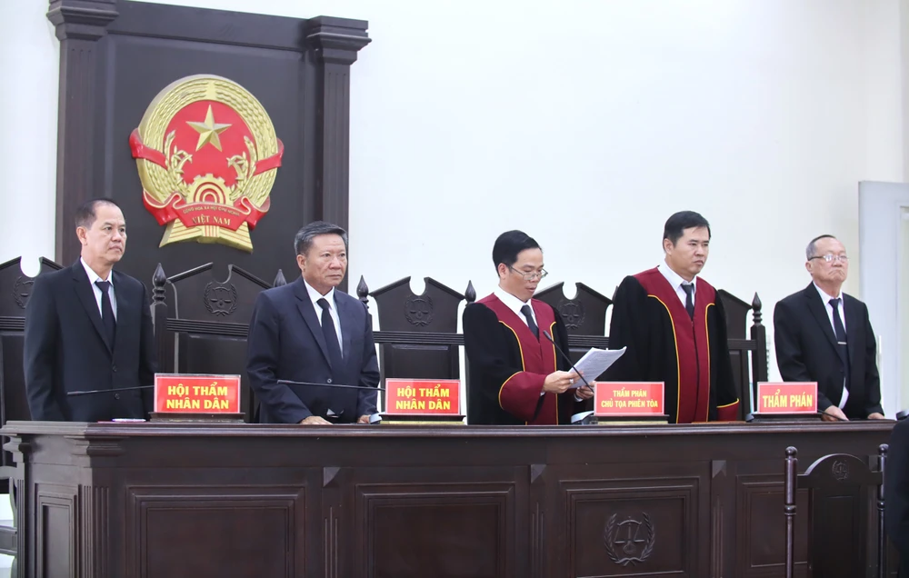 thầy bói dỏm 2.JPG