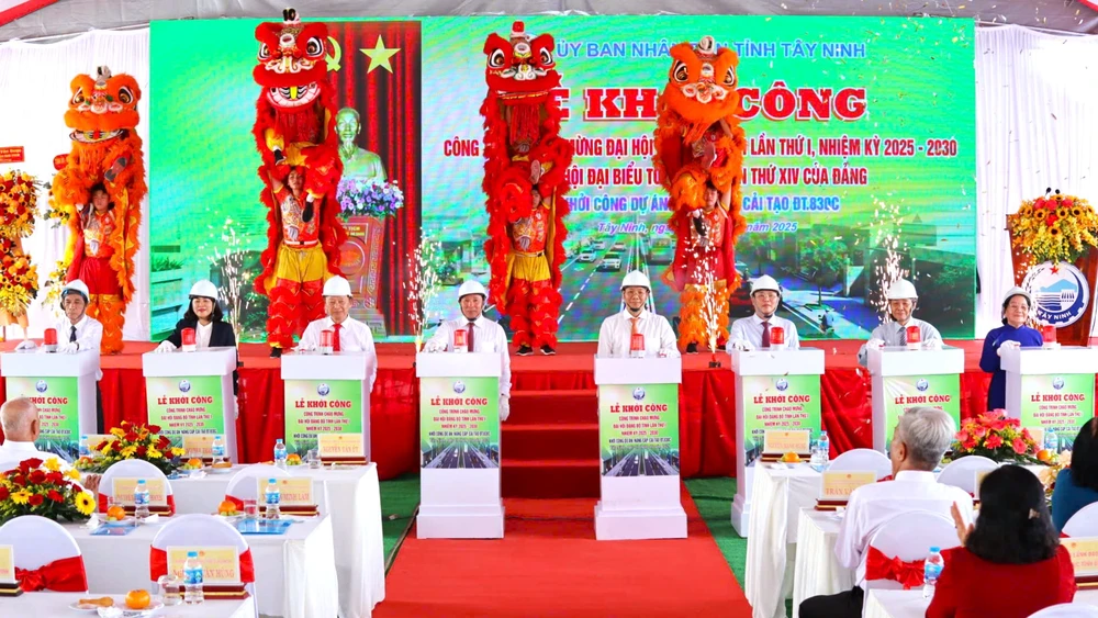 đường tỉnh 830C 1.jpg