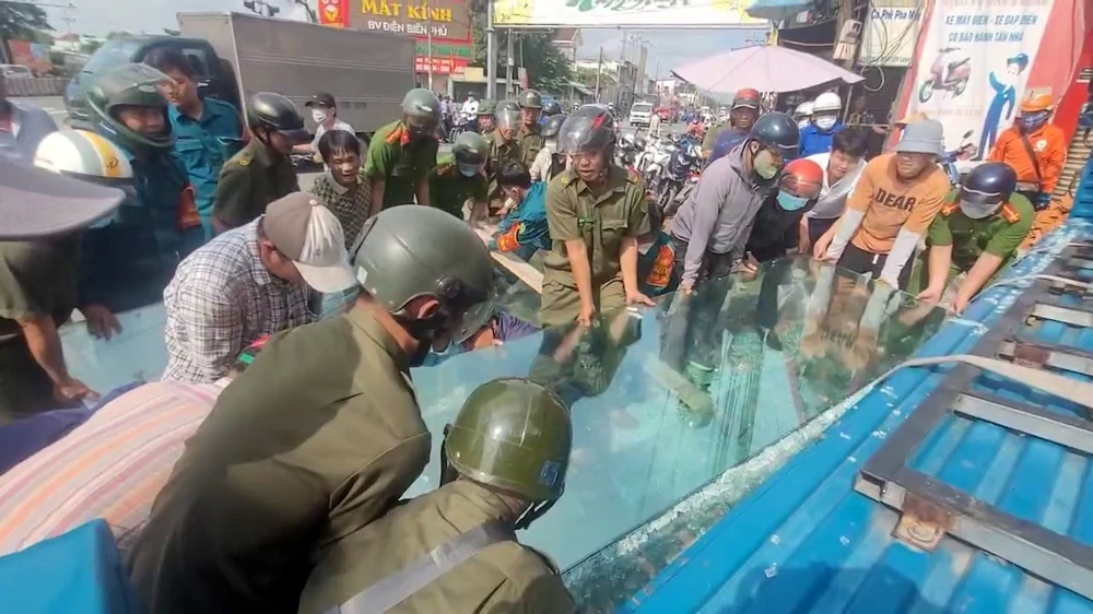 hai người đàn ông.jpg