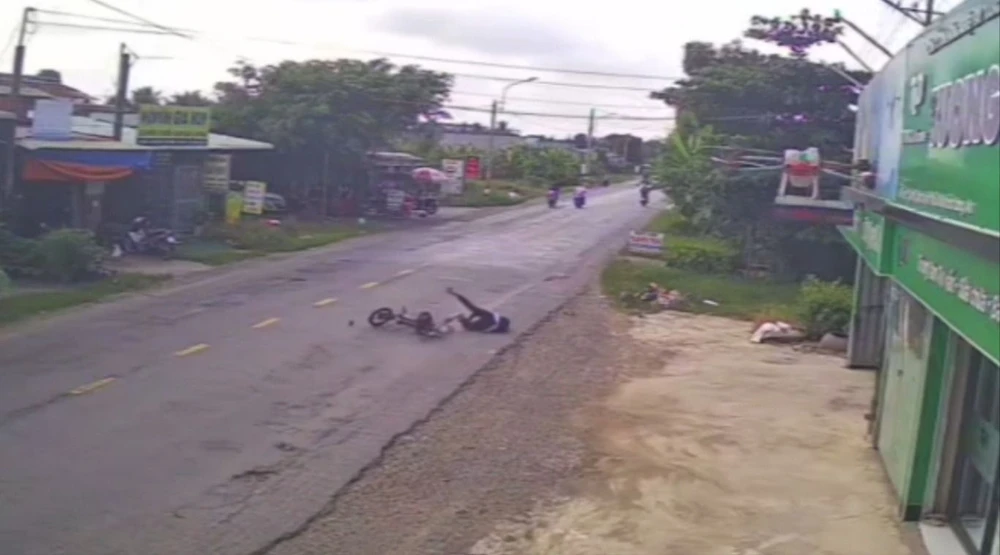 Xe đạp điện độ.jpg