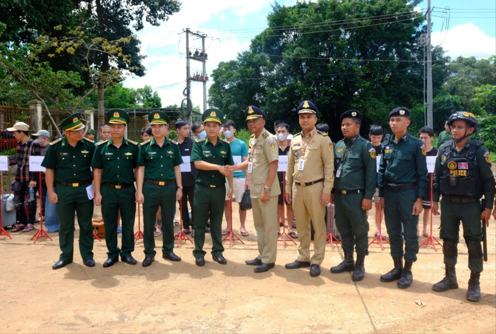 15 công dân Việt Nam.jpg