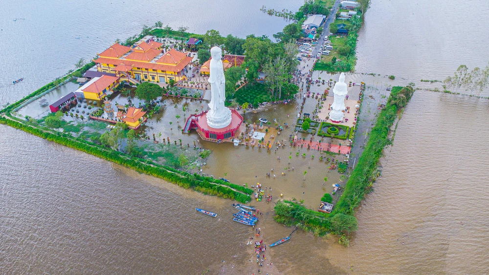 nước lũ miền Tây 1.jpg