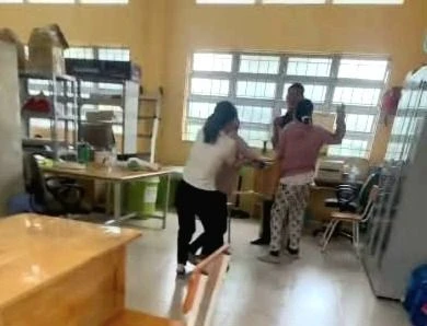 Nữ sinh lớp 10.jpg