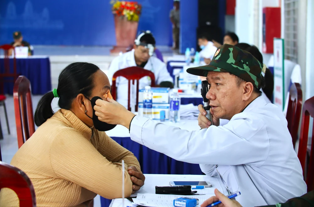 cấp thuốc miễn phí 1.JPG