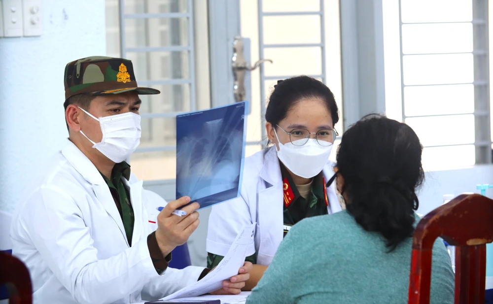 cấp thuốc miễn phí 2.JPG