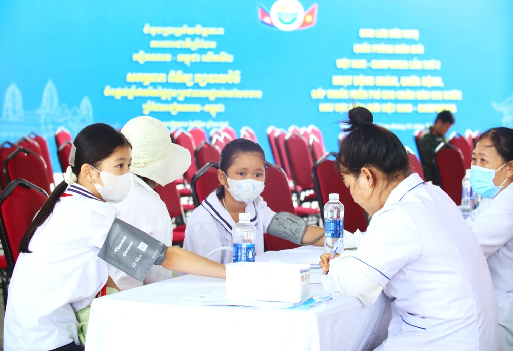 cấp thuốc miễn phí 4.JPG