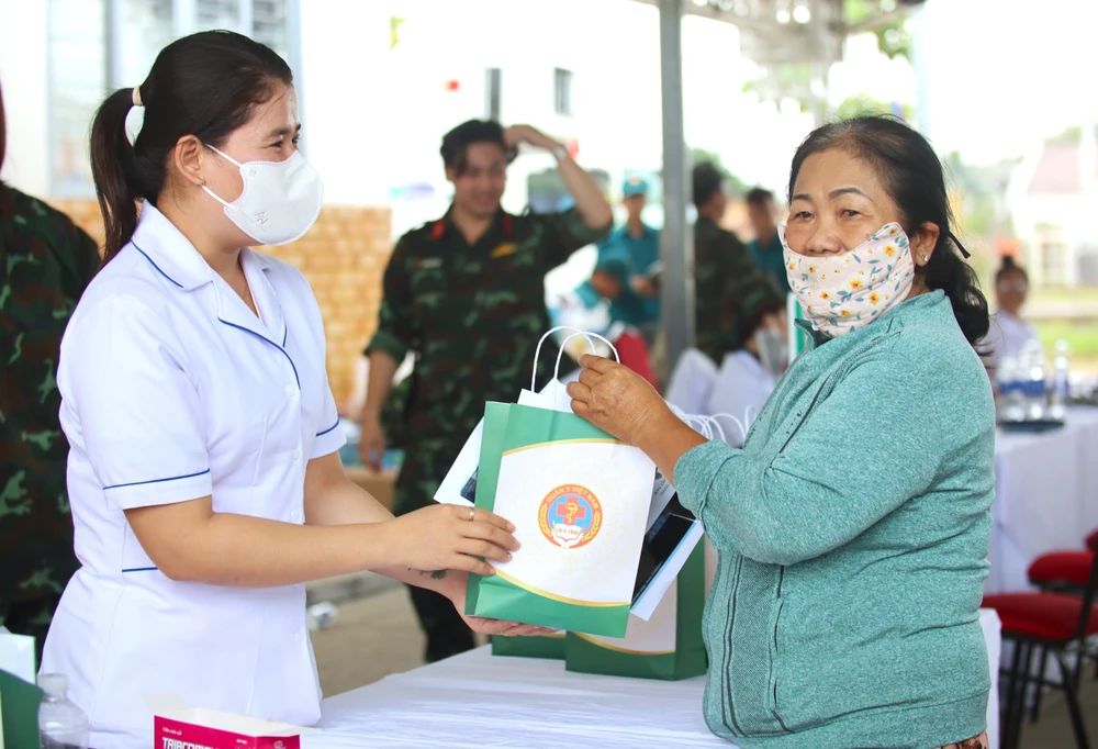 cấp thuốc miễn phí 6.JPG