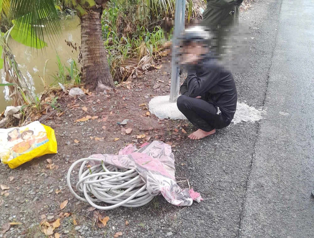 trộm thiết bị xông đèn 4.jpg