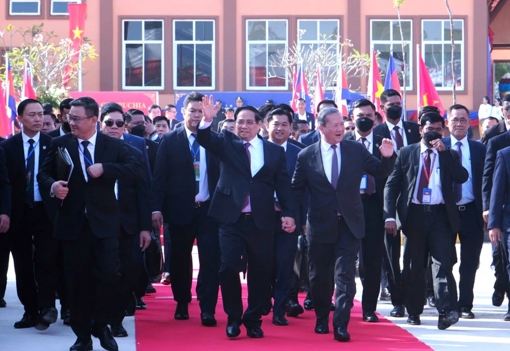 Cửa khẩu quốc tế Tân Nam 3.jpg