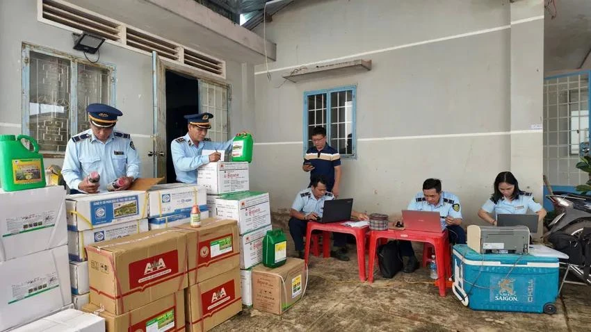 hàng nhập lậu 3.jpg