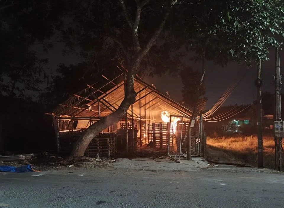 Cháy cục sạc điện thoại dự phòng (2).jpg