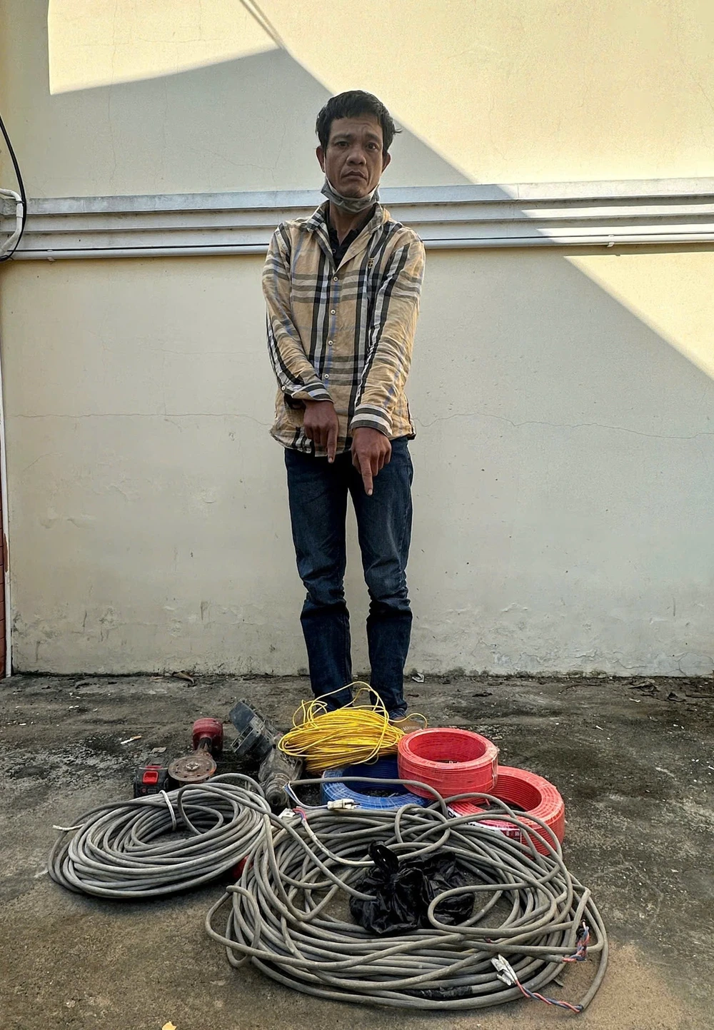 trộm dây điện 2.jpg