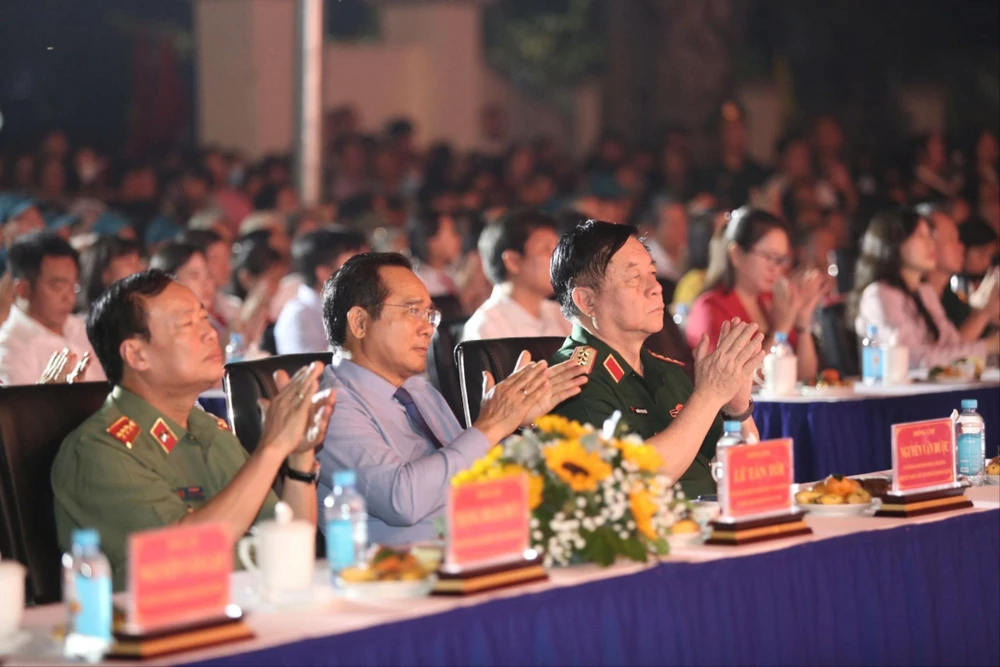 Nghĩa tình hậu phương.jpg