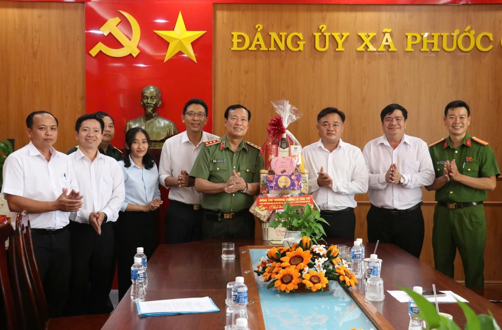 Thượng tướng Lê Tấn Tới 1.jpg