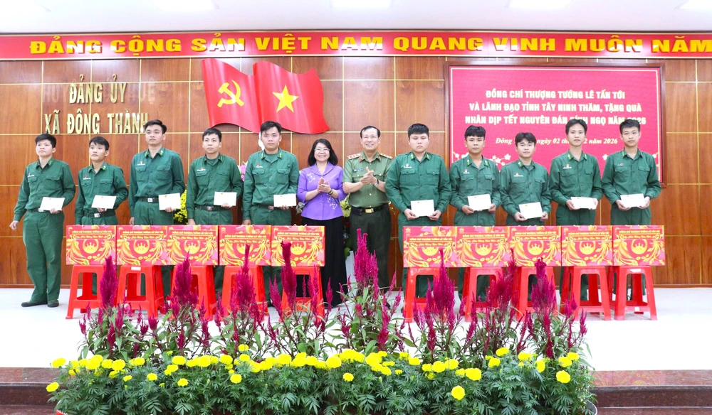 Thượng tướng Lê Tấn Tới 5.jpg