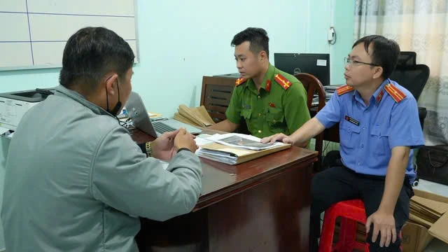 chuyến xe bão táp (1).jpg