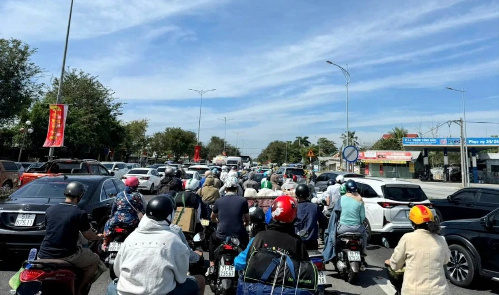 Cầu Hàm Luông.jpg