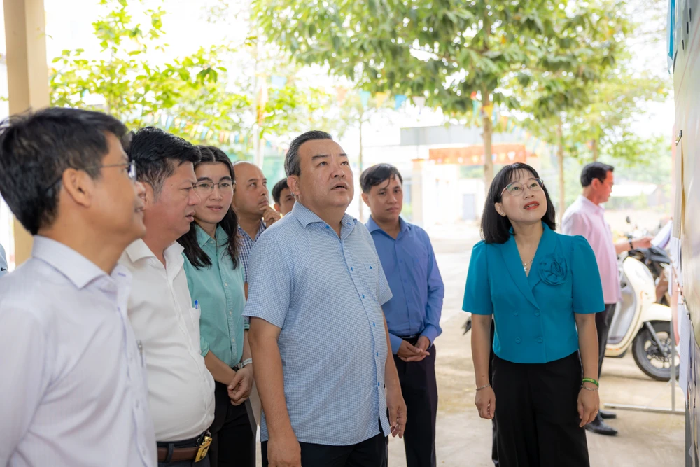 Phó Bí thư Tỉnh ủy Tây Nin 1.jpg