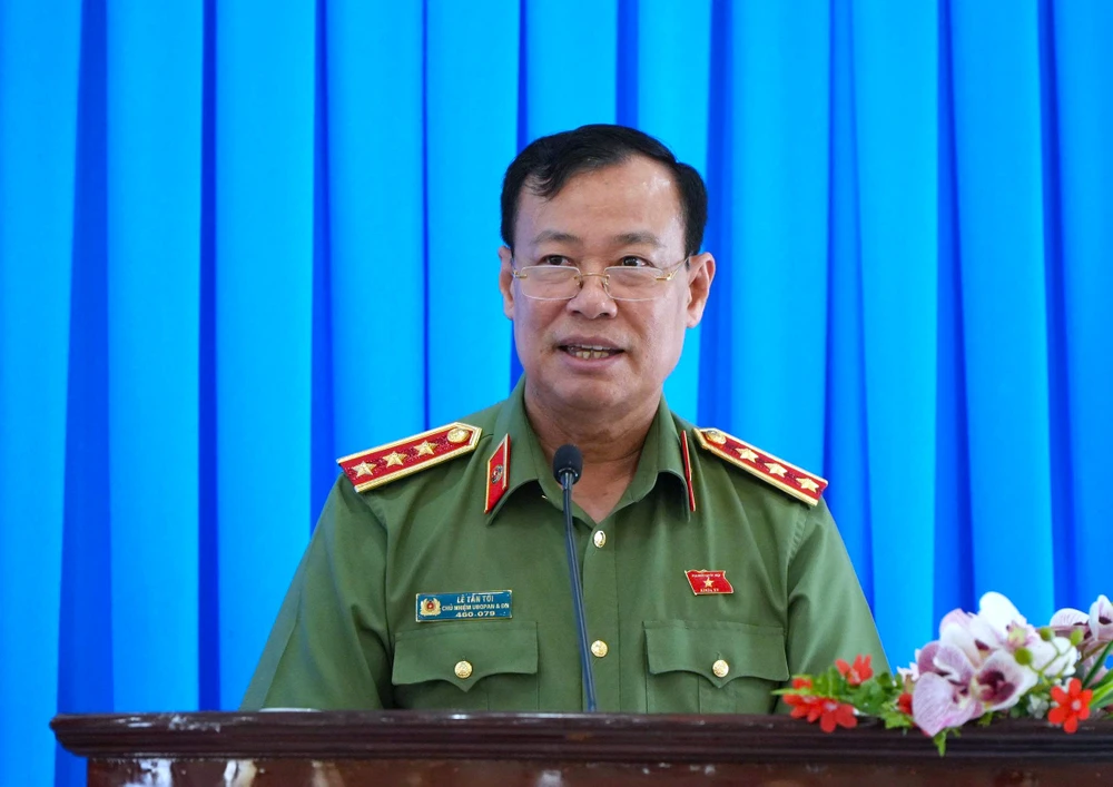 Thượng tướng Lê Tấn Tới 1.jpg