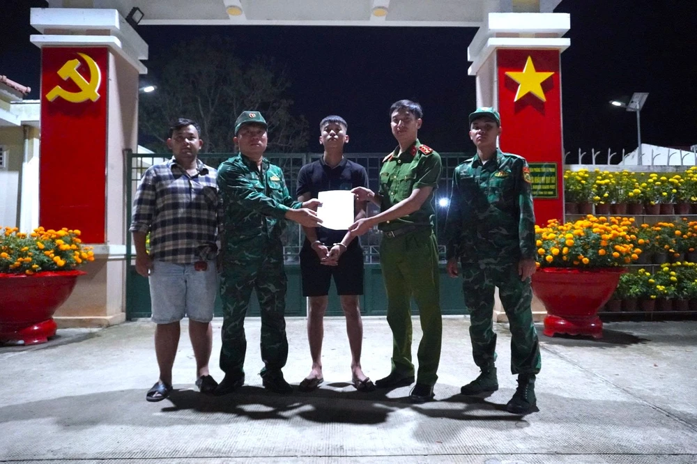 Trốn sang Campuchia.jpg