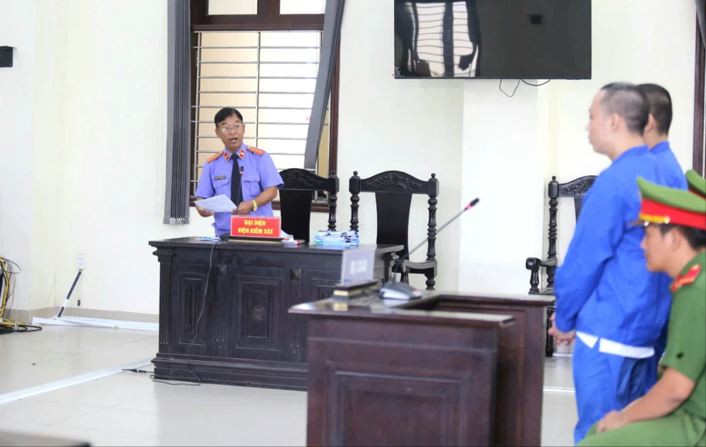 Hơn 2 triệu USD.jpg