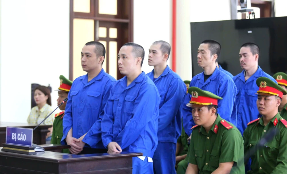 Hơn 2 triệu USD.jpg