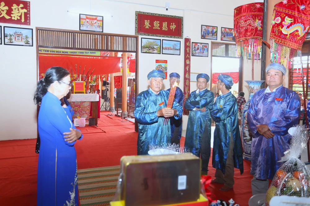 Đình Tân Chánh 2.JPG