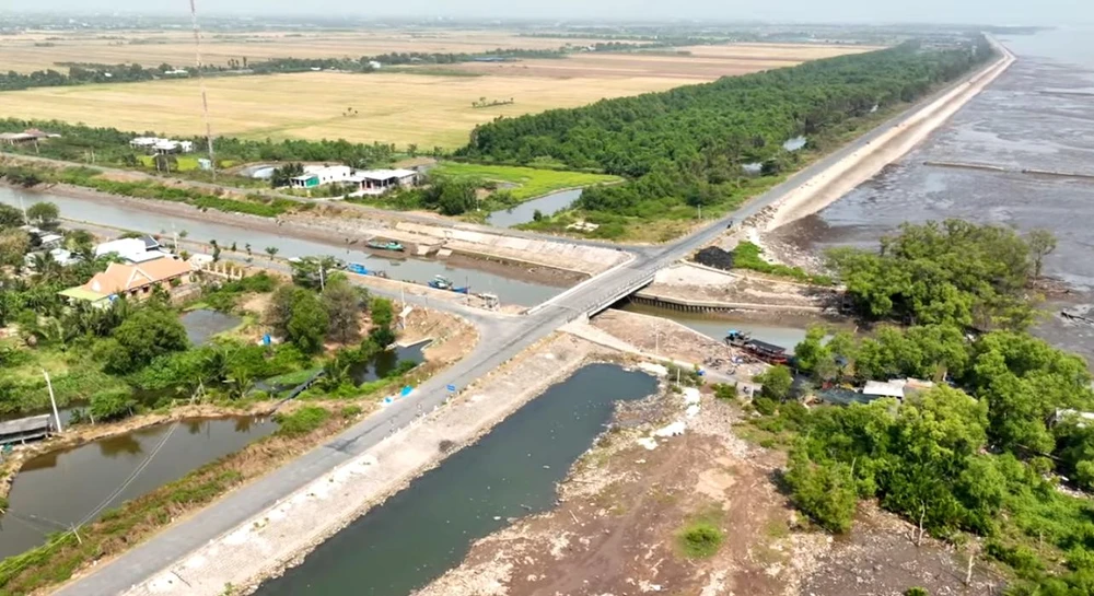 Tuyến đường bộ ven biển (1).jpeg