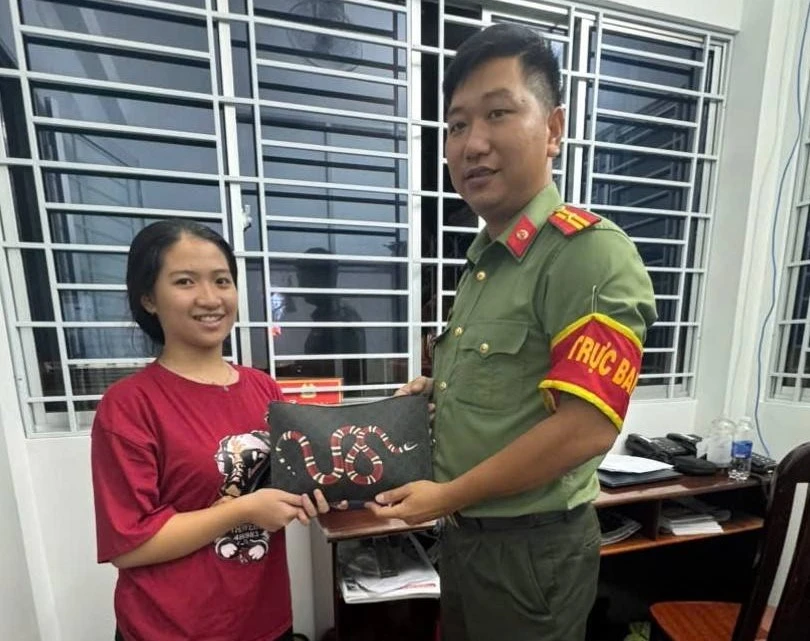 nữ sinh lớp 8.jpg