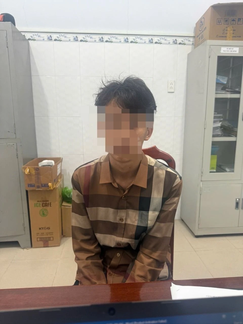 Thiếu niên 16 tuổi.jpg