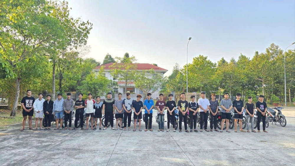 thanh thiếu niên.jpg