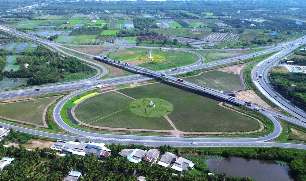 Mở rộng cao tốc 24.JPG