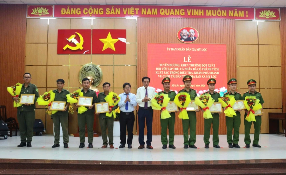 Thiếu niên 16 tuổi.jpg