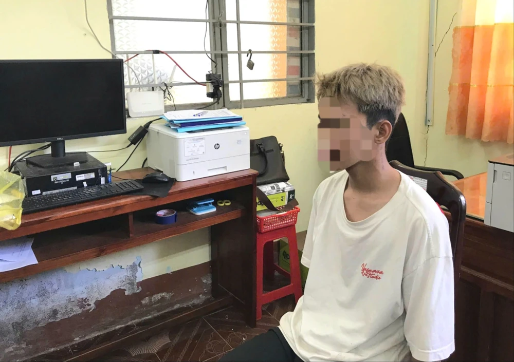 Thiếu niên 16 tuổi.jpg